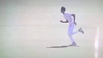 WATCH: Rahul Dravid's son Samit Dravid bowls full throttle during U-19 Cooch Behar Trophy final