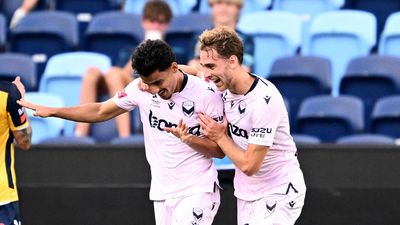 Late Reec goal helps Mariners draw against Victory