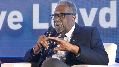 Let Test matches continue with T20, says Clive Lloyd