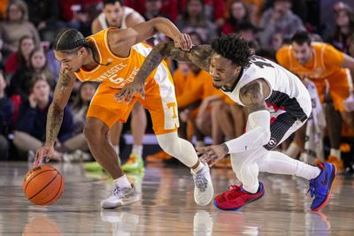 Georgia basketball blows late lead, chance to upset No. 5 Tennessee