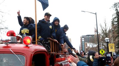 Michigan Fans Loved Wolverines OL’s Shirtless Flex in Freezing Temperatures at Parade