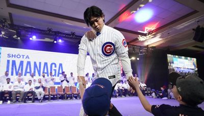 Shōta Imanaga pays tribute to Ben Zobrist, 2016 World Series team celebrated at Cubs Convention