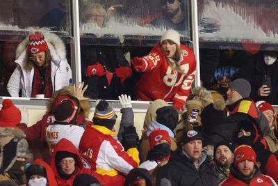 8 photos of Taylor Swift having the best time with fans at Dolphins-Chiefs despite the frosty weather