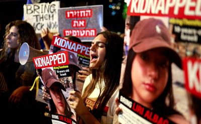 Thousands rally in Tel Aviv to mark 100 days of conflict