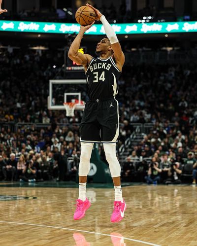 Dominant Performance: Giannis Antetokounmpo's Unstoppable Basketball Brilliance