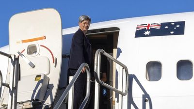 War of words over foreign minister's Middle East trip