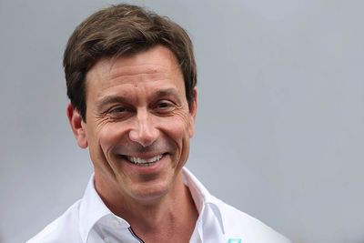 Wolff commits to new Mercedes F1 contract with no performance clauses