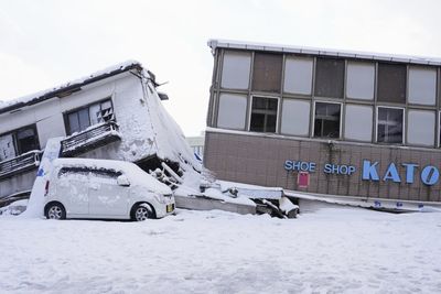 Polar vortex grips US, bringing freezing temperatures and snow