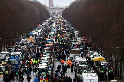 Thousands of tractors block Berlin traffic over plans to end diesel subsidy