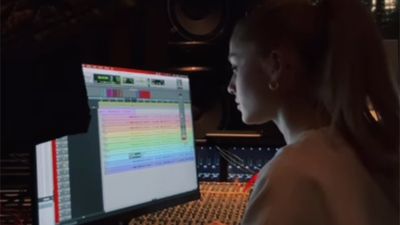 “How do I do it - the thing?” Ariana Grande explains Pro Tools Playlist keyboard shortcuts to Max Martin in studio footage of them working on her new single Yes, And?