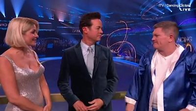 Dancing On Ice viewers react as Ricky Hatton 'punches' new host Stephen Mulhern