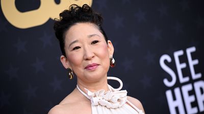 Sandra Oh's illusion pixie cut and oversized gold disc earrings make the perfect statement at Critics Choice Awards