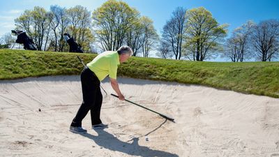 Can You Rake A Bunker Before Your Shot?