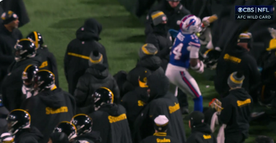 Stefon Diggs hilariously snuck in a quick drink from the Steelers’ sideline after a big catch
