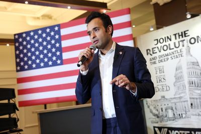 Vivek Ramaswamy suspends campaign and endorses Trump