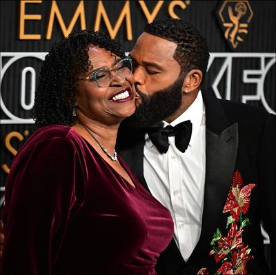 Anthony Anderson's Mom Was Tasked With Cutting Off Award Speeches at the Emmys This Year