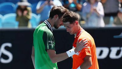 Daniil Medvedev survives Terence Atmane scare