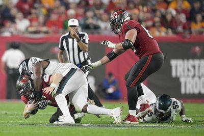 Bucs Dominate Eagles 32-9 in Wild-Card Playoff Victory
