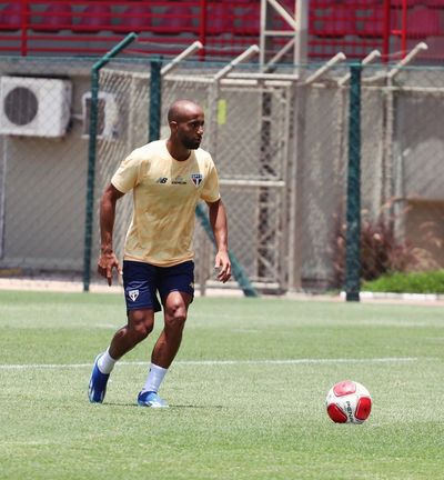 Lucas Moura's Intense Pre-Season Training Captured in Candid Moment