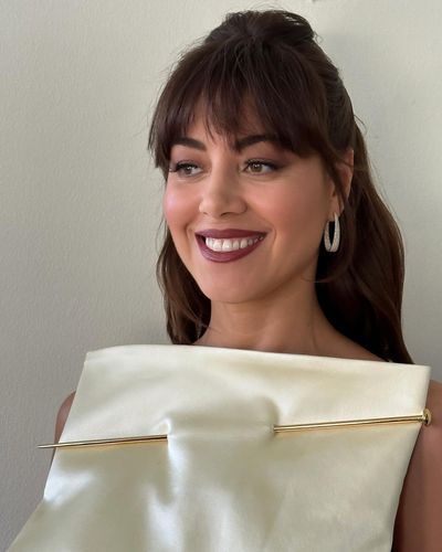 A Product-by-Product Breakdown of Aubrey Plaza's Bold Beauty Look From the Emmy Awards