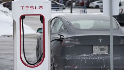 It's so cold, Teslas are struggling to charge in Chicago