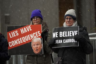 Trump attends New York court for E Jean Carroll defamation trial