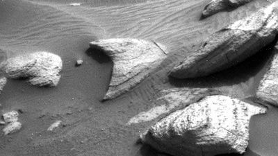 'Star Trek' on Mars? Curiosity rover spots Starfleet symbol on Red Planet