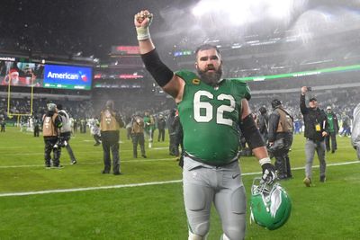 Jason Kelce surprised his favorite McDonald’s employee by kindly signing her Eagles jersey