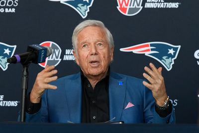 Patriots owner Robert Kraft clarifies vacant GM role