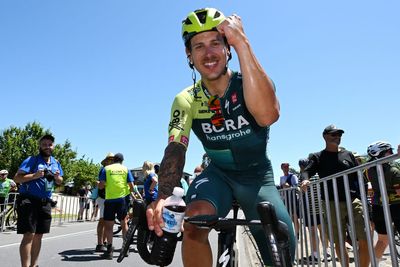 Tour Down Under: Sam Welsford speeds to second win on stage 3
