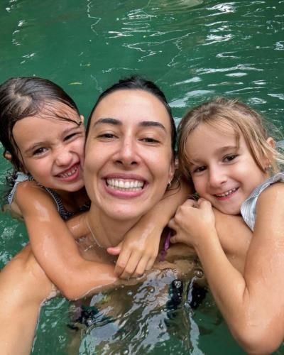 Sheilla Castro and Daughter's Poolside Selfie Radiates Joyful Moments