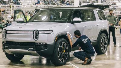 You Can Now Lease The Rivian R1S And Get The $7,500 Tax Credit