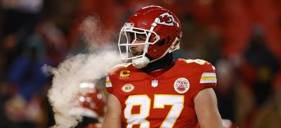 Travis Kelce deployed an unusual method to stay warm during freezing Chiefs game