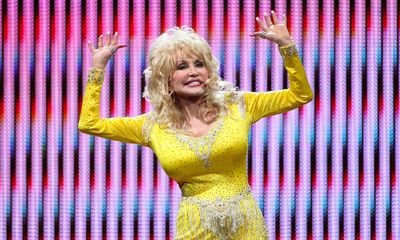 Honky tonk angel: Australian PM recalls saving Dolly Parton tour after oversize bus was banned