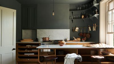 What is a peninsula kitchen layout? Experts weigh in on the space-saving design