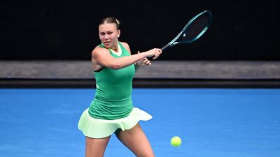 Anisimova powers into Australian Open fourth round