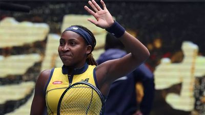 Coco Gauff advances to Australian Open fourth round with convincing win