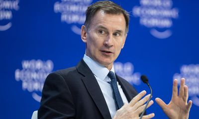 Retail slump raises spectre of recession as Hunt looks more Truss-like by the day