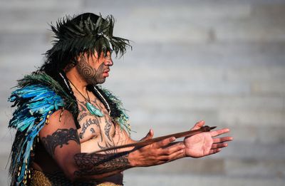 Why has the Maori king of New Zealand called a national meeting?