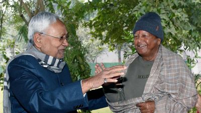 Lalu-Tejashwi call on Nitish amid buzz over change of guard in Bihar