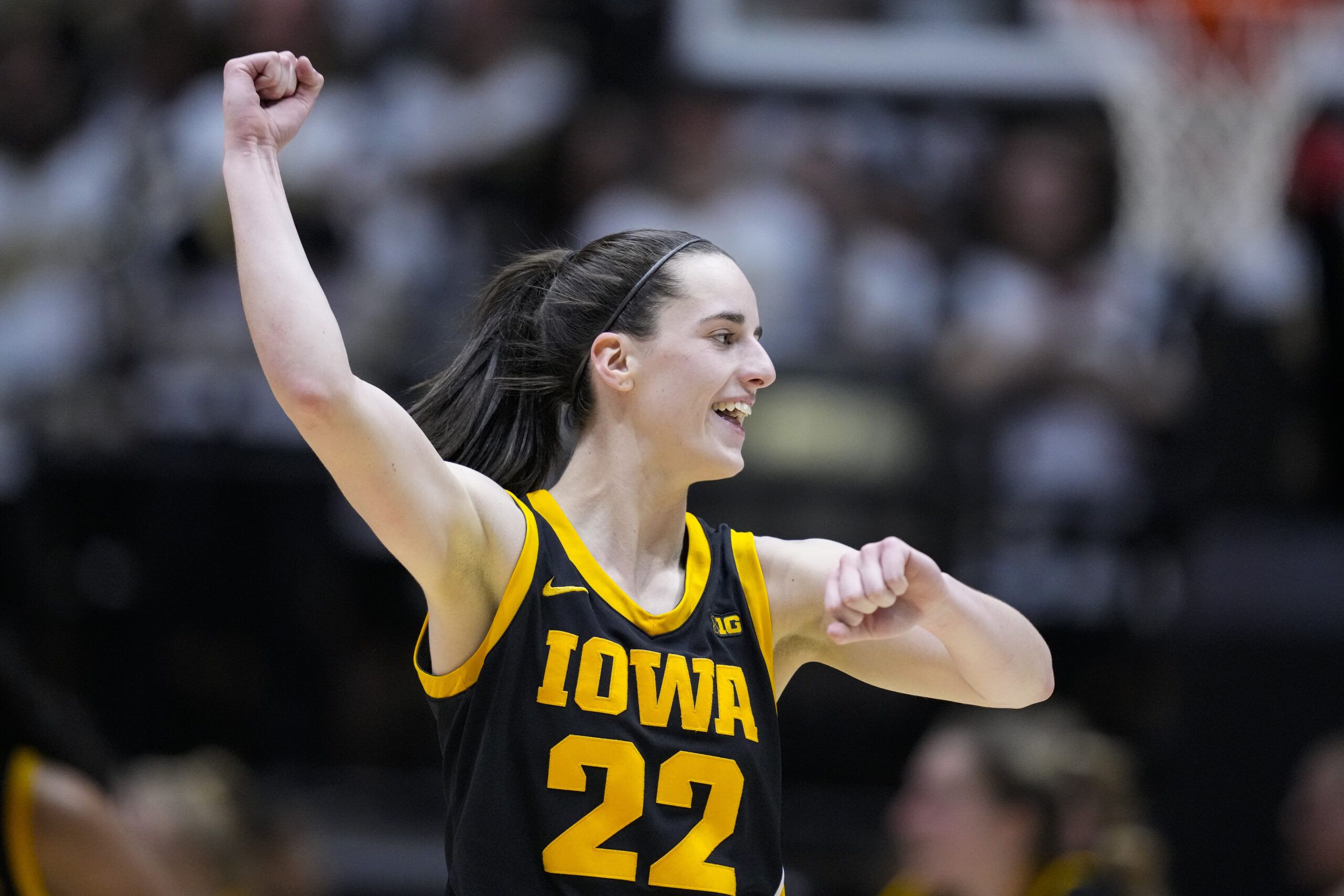 Caitlin Clark classily gifted Iowa teammates with some…