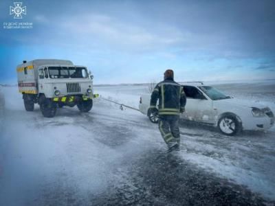 Emergency landing: Plane lands safely on Virginia road during snowstorm