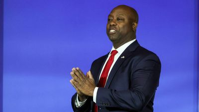 Sen. Tim Scott plans to endorse Trump ahead of New Hampshire primary