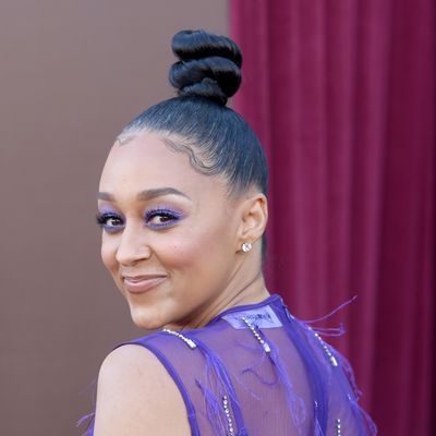 Looking At Tia Mowry's Extra-Long Braids Counts As Vacation