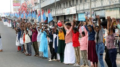 People from all walks of life complete DYFI’s human chain in Kollam