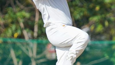 Mohit triggers a spectacular Kerala collapse as Mumbai takes control