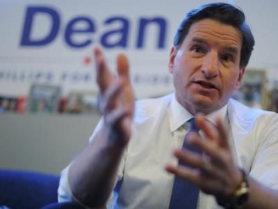 Democratic candidate Dean Phillips emphasizes the need for new leadership