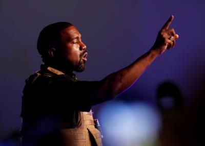 Kanye West receives permanent titanium dentures, self-designed and worth 0,000