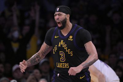 Lakers star Anthony Davis at Levi’s Stadium to cheer on Packers