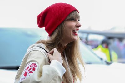 Taylor Swift arrived in blustery Buffalo for Chiefs-Bills playoff game